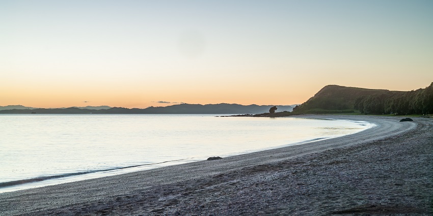 An image of a quiet and scenic Maraetai Beach which is great for families in Auckland.