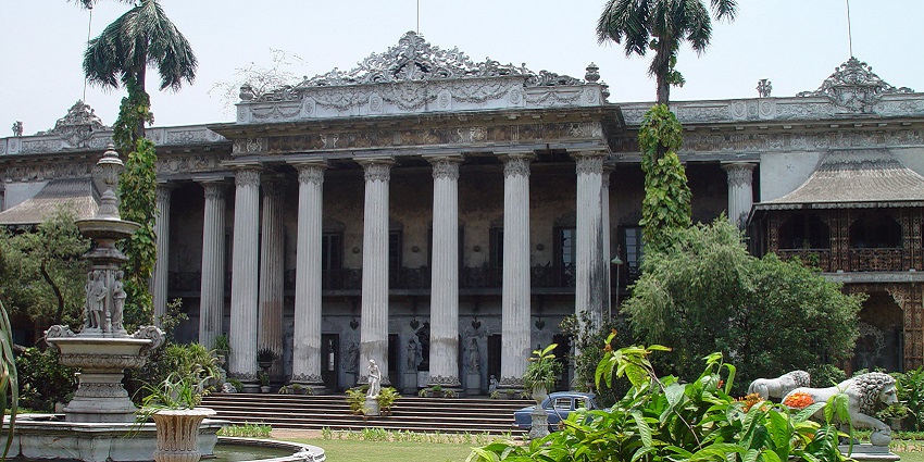 A picture of a Marble Palace, one of the best places to celebrate Valentine's Day in Kolkata.