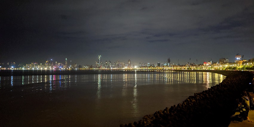 Experience the spectacular views of the Arabian Sea at the famous Marine Drive, Mumbai.