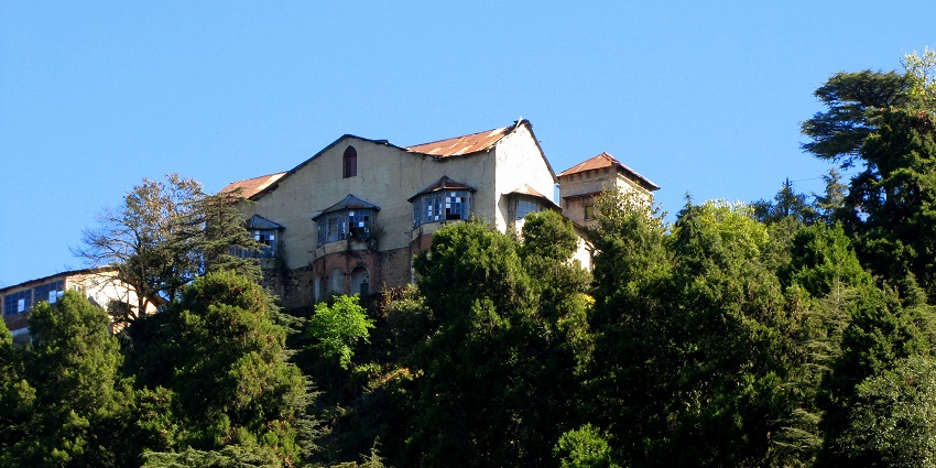 A glimpse of Mary Budden Estate offers stunning landscapes and a tranquil atmosphere.