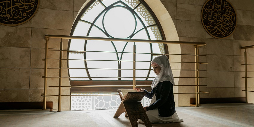 An image showing a girl praying at Masjid al-Aman, located in East New York.