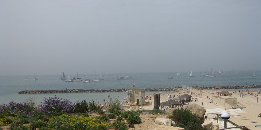 Popular beach with wide sand areas, perfect for family outings.