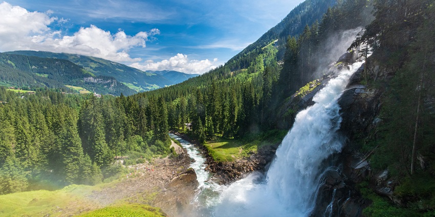 A picture of Monkey Falls, which is one of the refreshing places to visit in Pollachi.