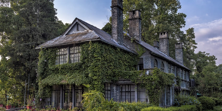 A picture of Morgan House in Kalimpong, a haunted colonial mansion in West Bengal.
