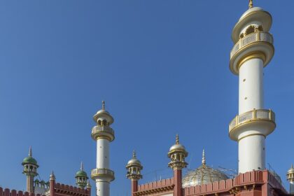 A picture of one of the mosques in Kolkata showcasing their cultural significance.