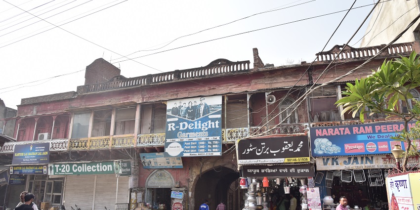 Places for shopping in Haridwar, known for souvenirs and local handicrafts.