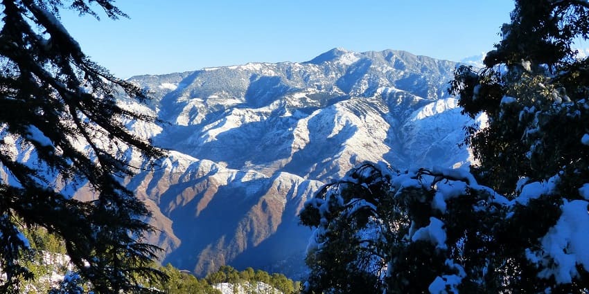 Trekking places in Uttarakhand offer panoramic views of snow-capped Himalayan peaks.