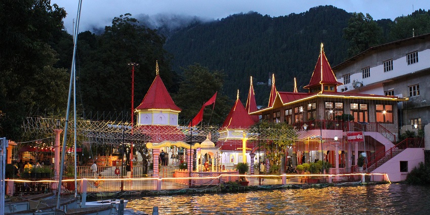 Naina Devi Temple, a picturesque Uttarakhand temple offering stunning lake views.