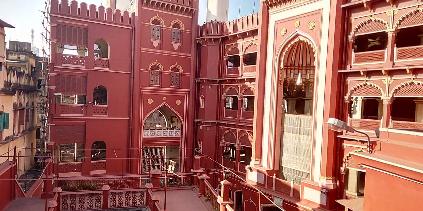 A picture of Nakhoda Mosque's red sandstone, one of the prominent mosques in Kolkata.