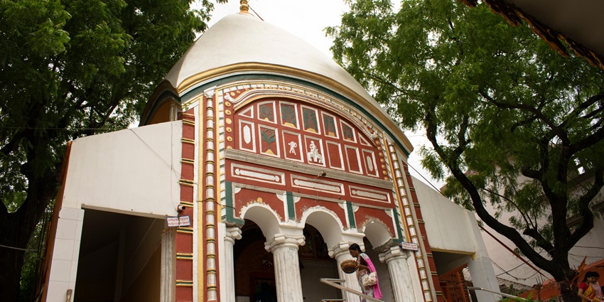 A picture of Nalateswari Temple in the Kolkata area, a significant Shakti Peetha.