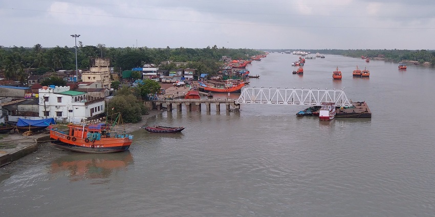An image of Namkhana showcasing the charming fishing village at the Bay of Bengal.