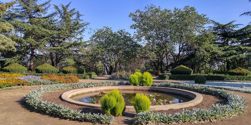 Exquisite botanical garden offering diverse flora and scenic walking paths.