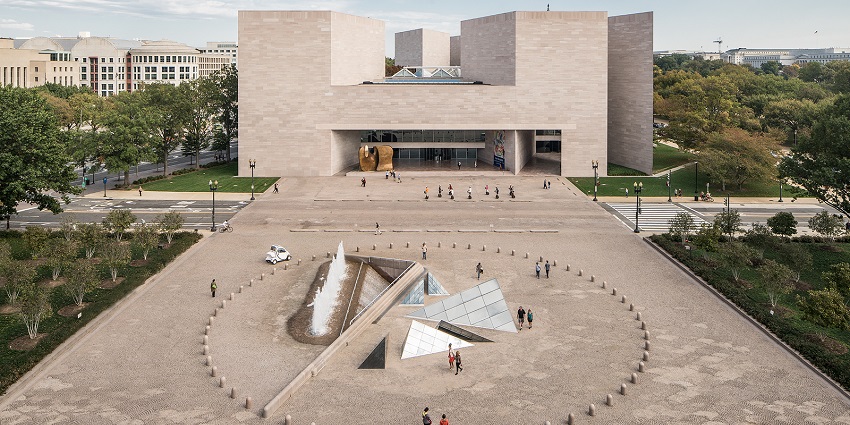 National Gallery of Art’s east-side building has a ground with a small fountain structure.