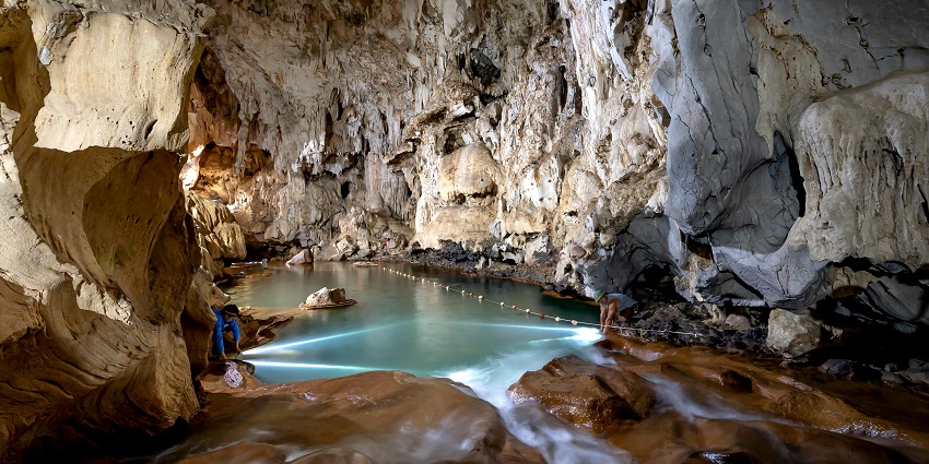 Scenic caves near Naukuchiatal Lake are ideal for peaceful exploration.
