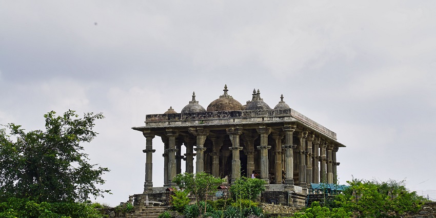 Kawarias moving towards Neelkanth Mahadev Temple, a religious place