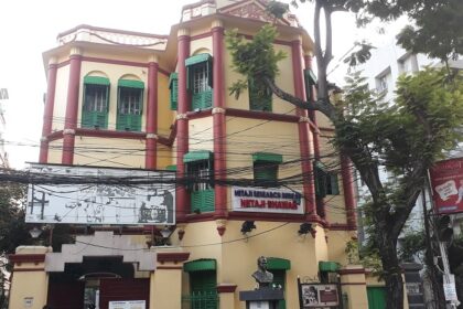 A picture of Netaji Museum Kolkata, showing the historic building and tribute to Bose.