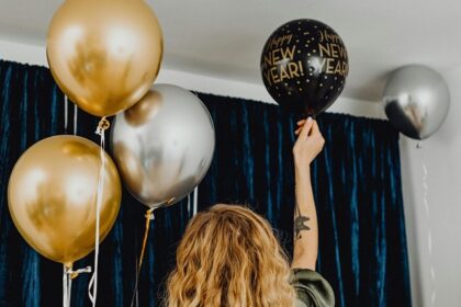 Image of a woman decorating a room for new year parties in Kolkata