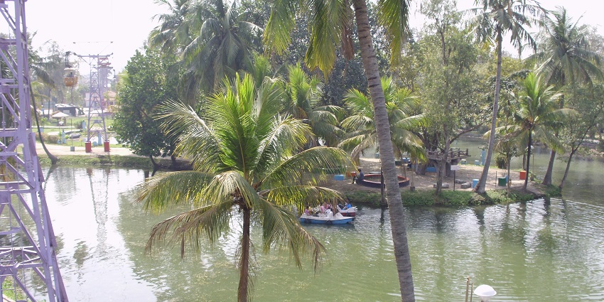 A picture of Nicco Park, an amusement park in Kolkata, is perfect for fun on Valentine's Day.