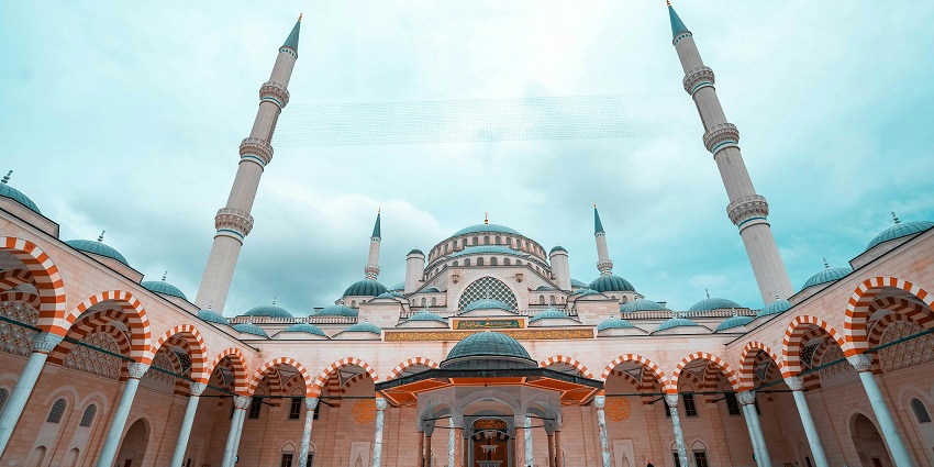 When visiting Çamlıca Mosque Turkey, follow photography rules and dress appropriately.
