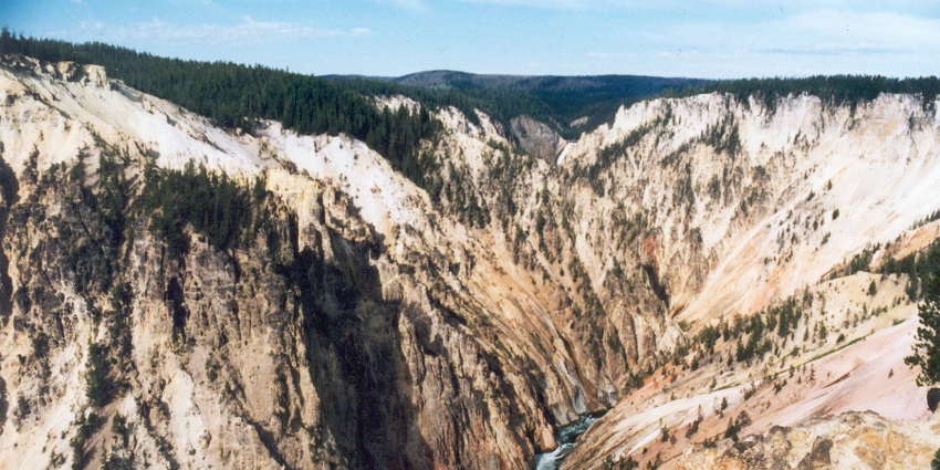 A breathtaking view of the Grand Canyon of the Yellowstone River, showcasing rock layers.
