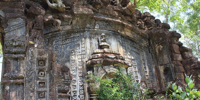 Side view of the Tungareshwar Temple, surrounded by forest.