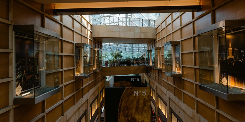 Image of the shopping mall in Agra– one of the best places for shopping in city