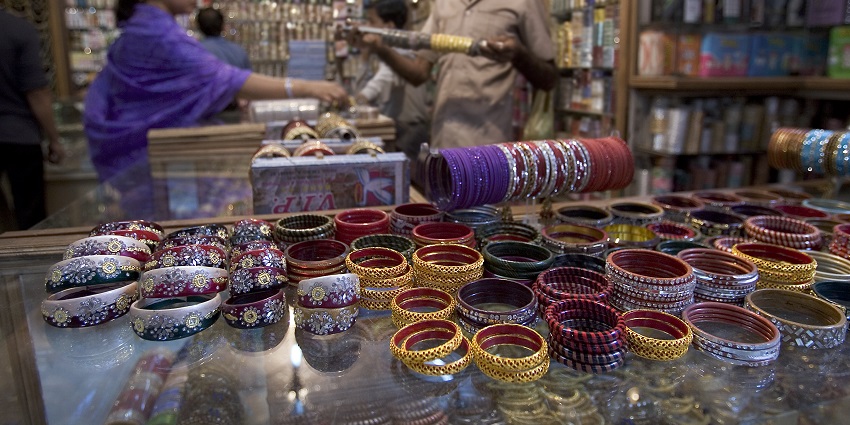 Image of a shopkeeper selling bangles and other accessories in a market