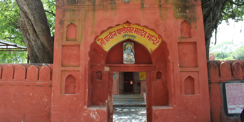 An image of Pandeshwar Temple in Hastinapur with a small statue set inside