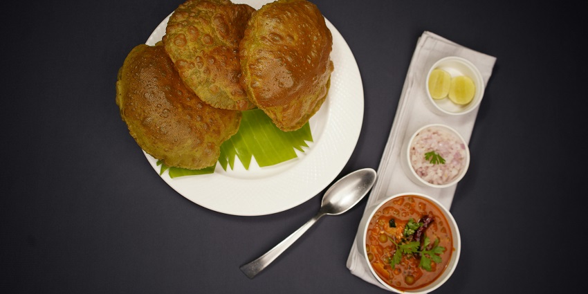 Pandit Ji Poori wale offers the best food in Haridwar Har Ki Pauri, offering flavorful puris.