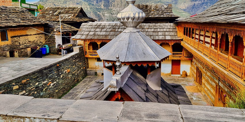 An image of the intricately carved facade of Parshuram Temple in Shahjahanpur.