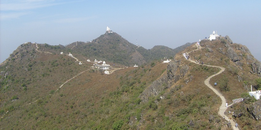 A picture of Parasnath Hills, a scenic trekking destination.