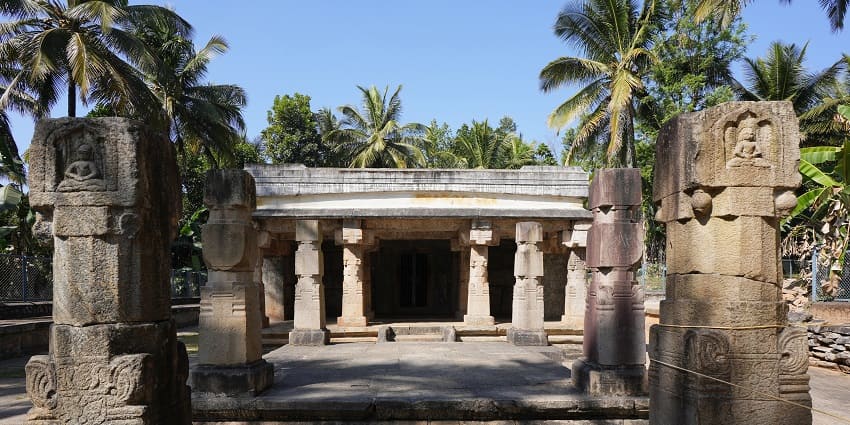 A picture of Pareshnath Jain Temple, which is one of the top temples in Kolkata.