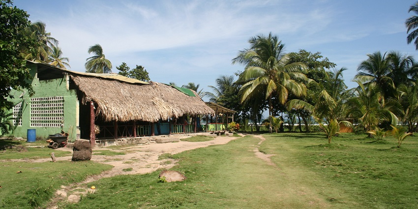 Parque Nacional Natural Tayrona is one of the 10 places to visit in colombia