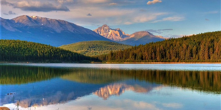 A breathtaking view of Patricia Lake, an important site near Jasper National Park