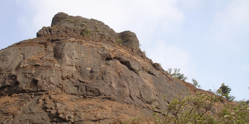 An image of Peb Fort, a popular destination for famous trekking in Thane, with scenic vistas
