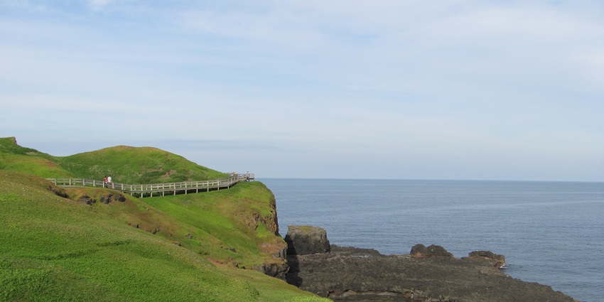 Secluded Phillip Island is an ideal destination for skydiving in Melbourne