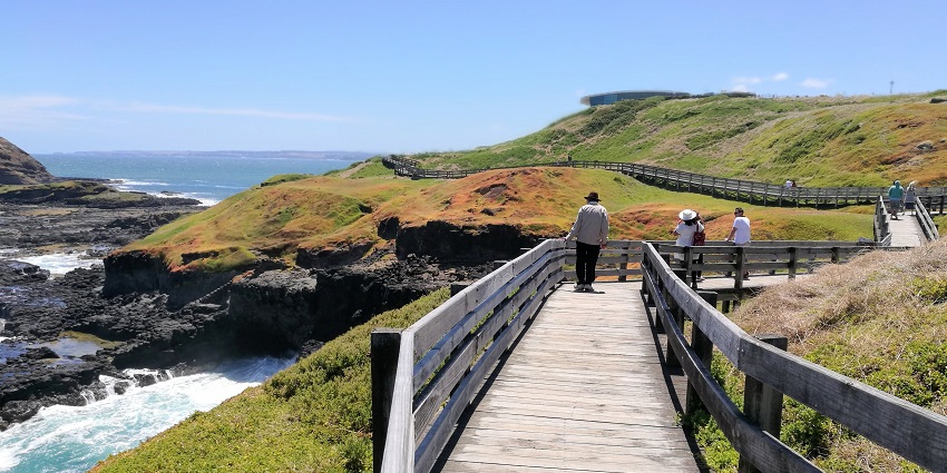 Witnessing penguin parades at this site is a top thing to do here.