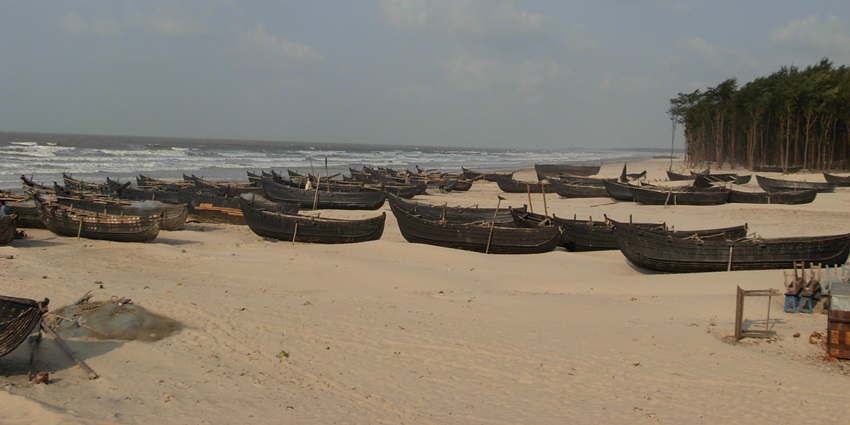 A refreshing picnic at Udaipur Beach is one of the best things to do in Digha
