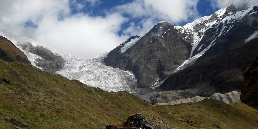 Scenic trek offering stunning Himalayan glaciers and landscapes.