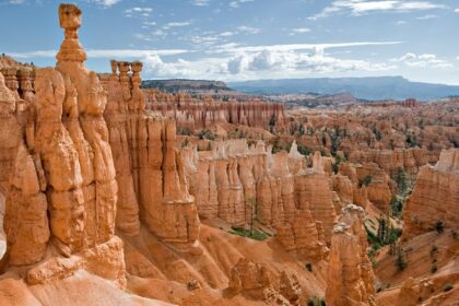 A picture of the Bryce Canyon showcasing the Thor's Hammer formation .