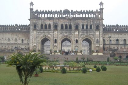 A panoramic view of Bara Imambara with its blend of historic architecture.