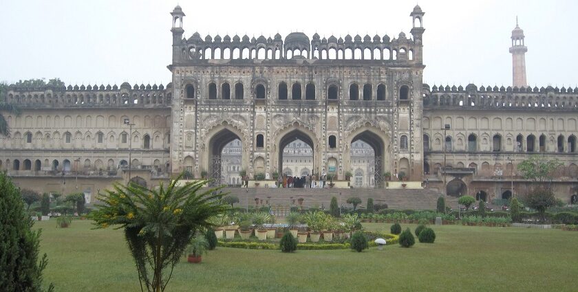 A panoramic view of Bara Imambara with its blend of historic architecture.