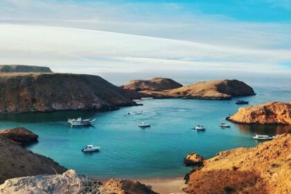 Places to visit in Oman offer stunning landscapes, historic forts, and adventure activities