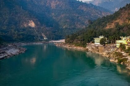 Places to visit in Uttarakhand in June offer scenic river views.