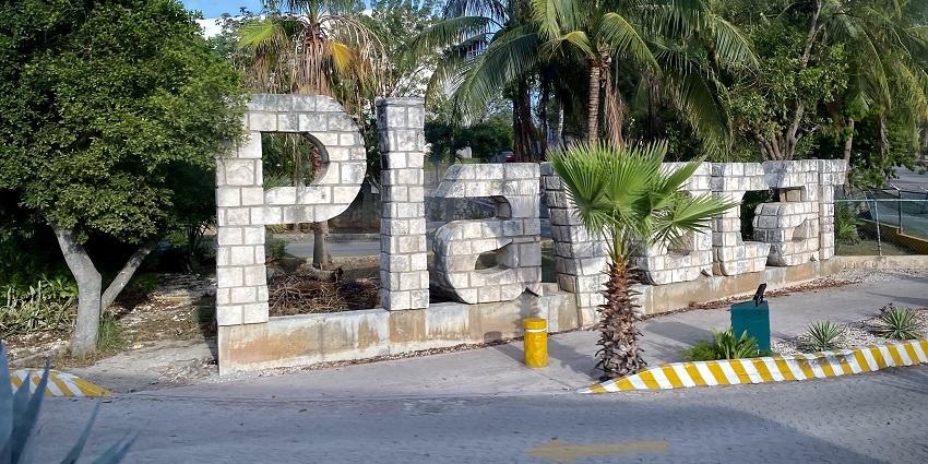 A picture of the vibrant beachfront of Playa del Carmen, a lively Valentine’s retreat in Mexico