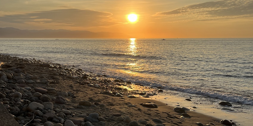A picture of the sunset stroll, one of the best options to celebrate Valentine’s Day in Mexico