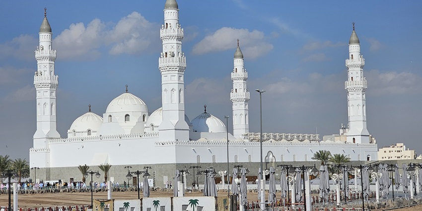 A picture of a white marble mosque, which is one of the best places to visit in Madinah