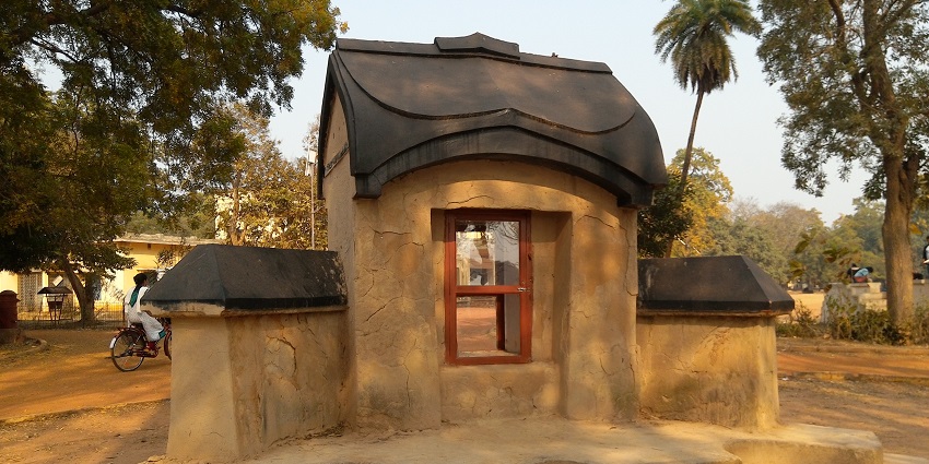 An image of the luxurious Shantiniketan Bari of Rabindranath Tagore in Bolpur, West Bengal.