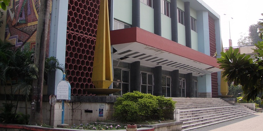 Witness the cultural shows and art at Rabindra Sadan Mukutmanipur on your visit.