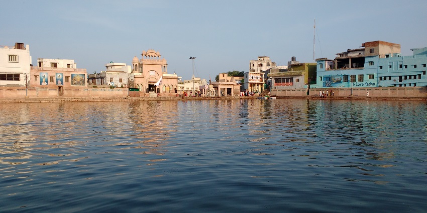 A picture of Radha Kund in Mathura, a sacred lake where devotees come to seek blessings.